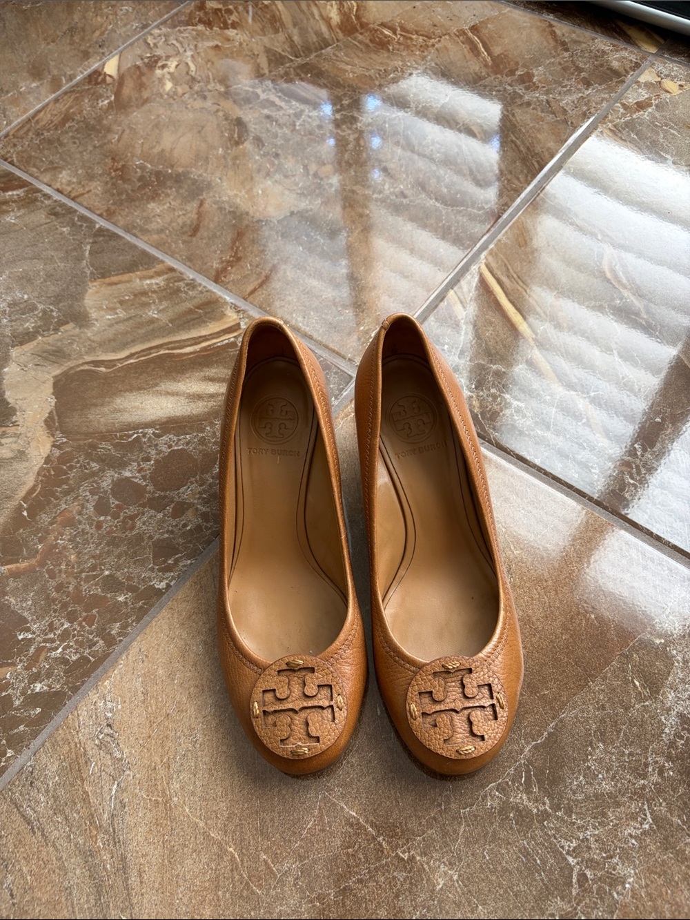 Tory Burch Caramel Tan Leather Logo Round-Toe Wedges